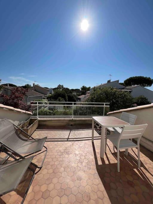 Magnifique Appartement Traversant Avec Vue Sur Le Golf La Grande Motte Exteriör bild
